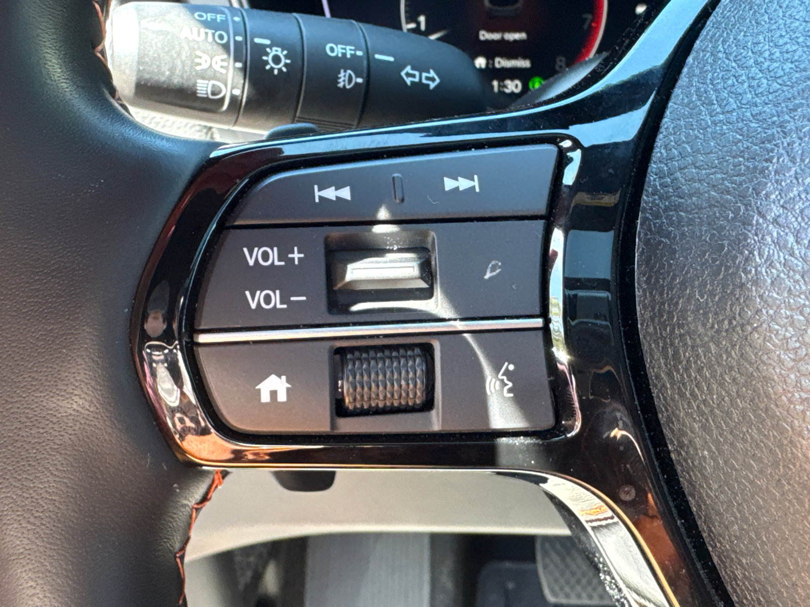 Used 2025 Honda Pilot TrailSport image 34