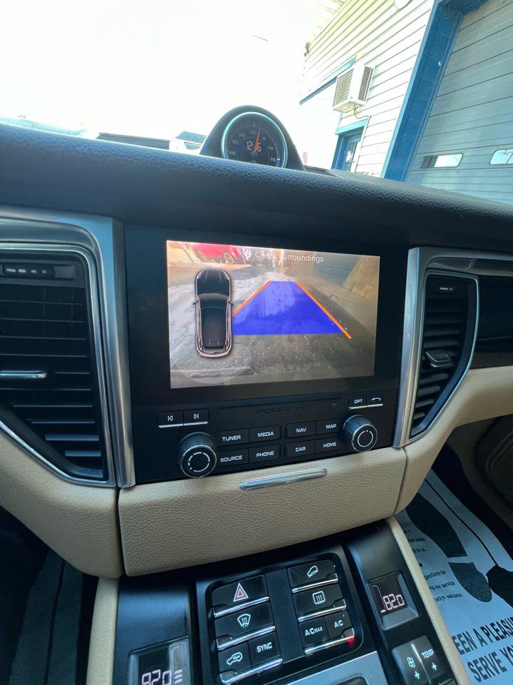 Used 2018 Porsche Macan image 38