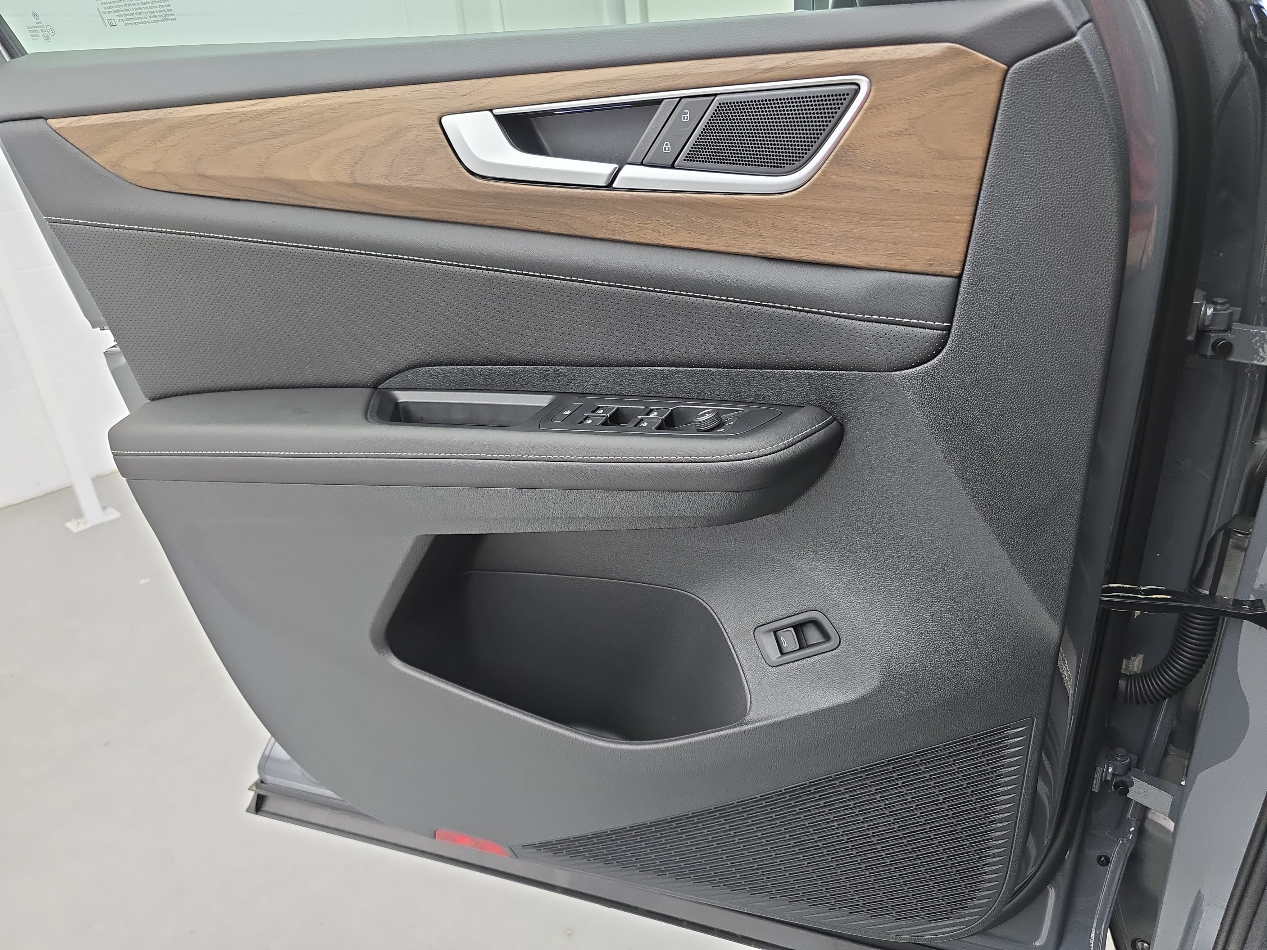 New 2026 Volkswagen Atlas SE FWD image 28