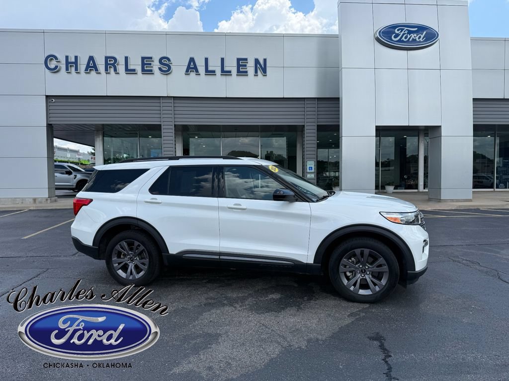Used 2023 Ford Explorer XLT w/ Equipment Group 202A AWD/4WD image 2