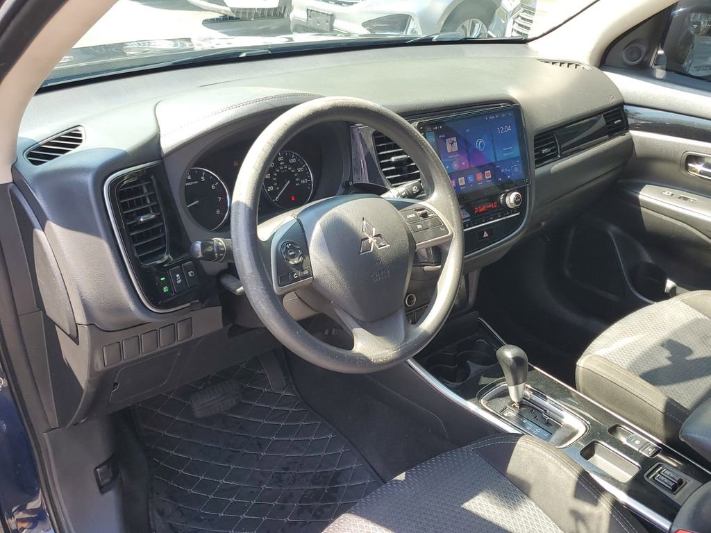 Used 2020 Mitsubishi Outlander ES image 24