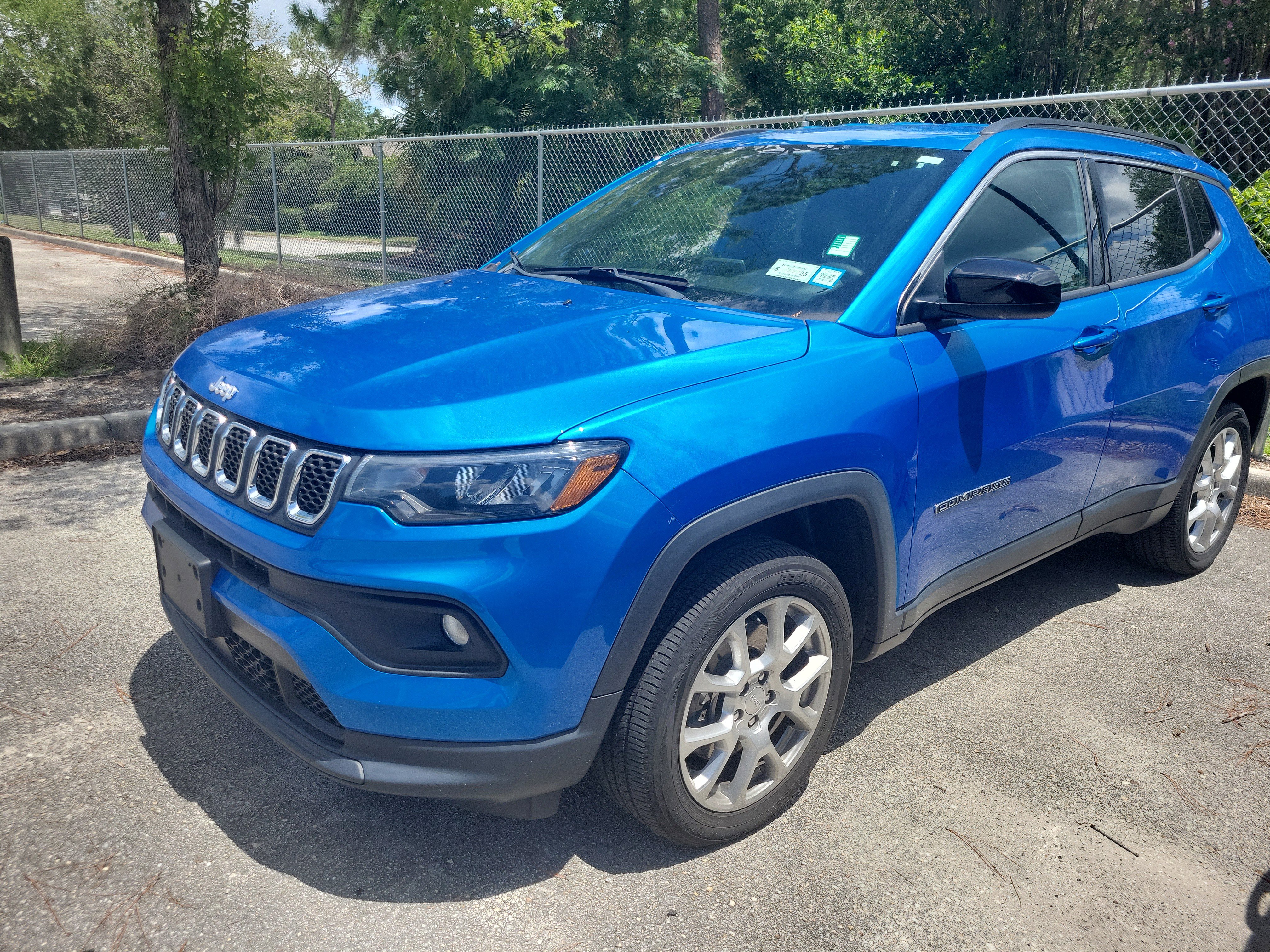 Used 2023 Jeep Compass Latitude AWD/4WD image 3