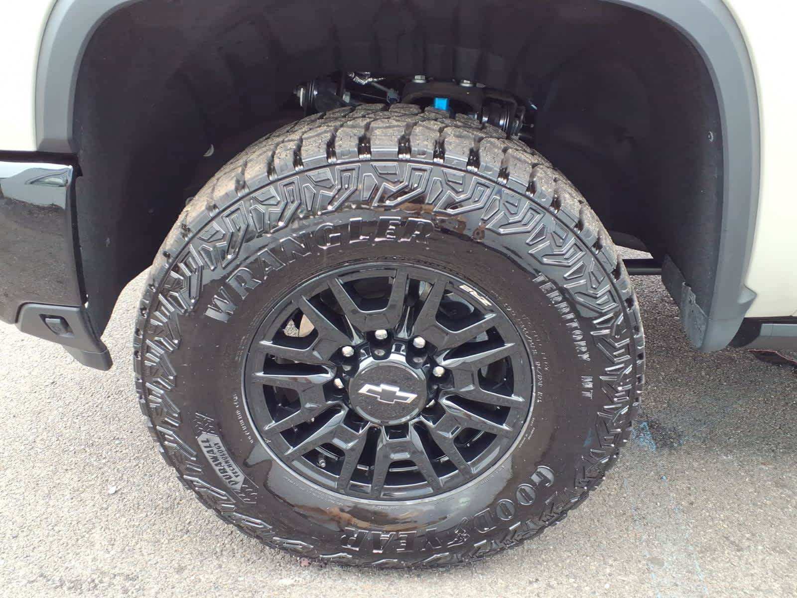 Used 2026 Chevrolet Silverado 2500 ZR2 AWD/4WD image 8