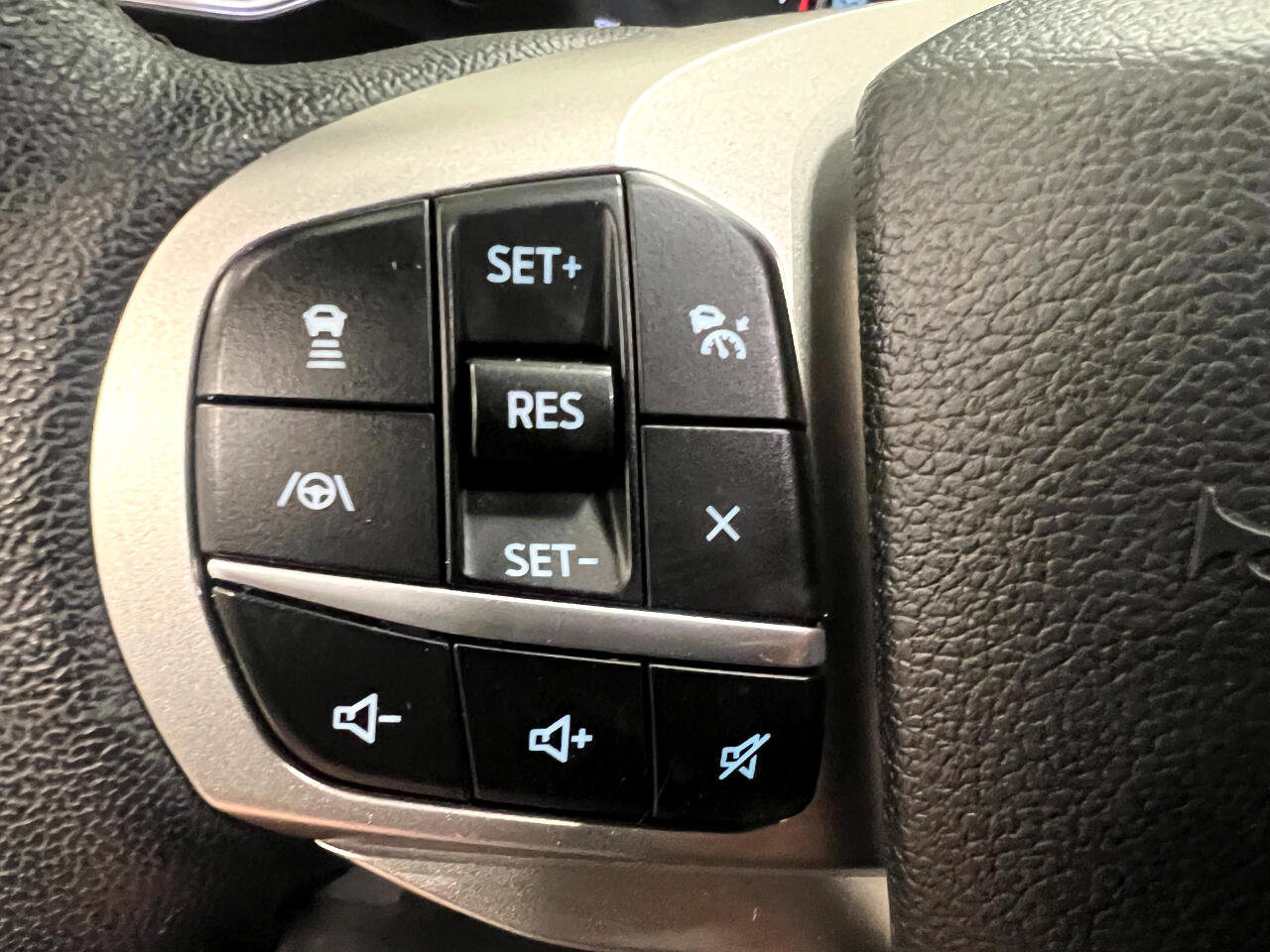 Used 2024 Ford Explorer Limited image 30