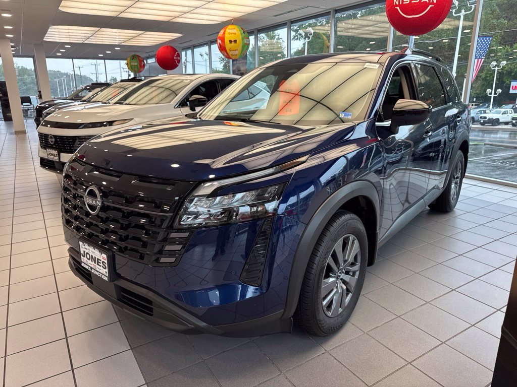 New 2026 Nissan Pathfinder SV w/ SV Premium Package