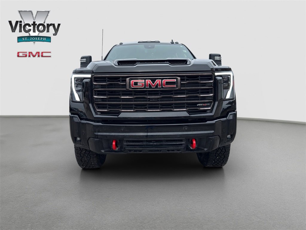 Used 2025 GMC Sierra 2500 AT4X image 2