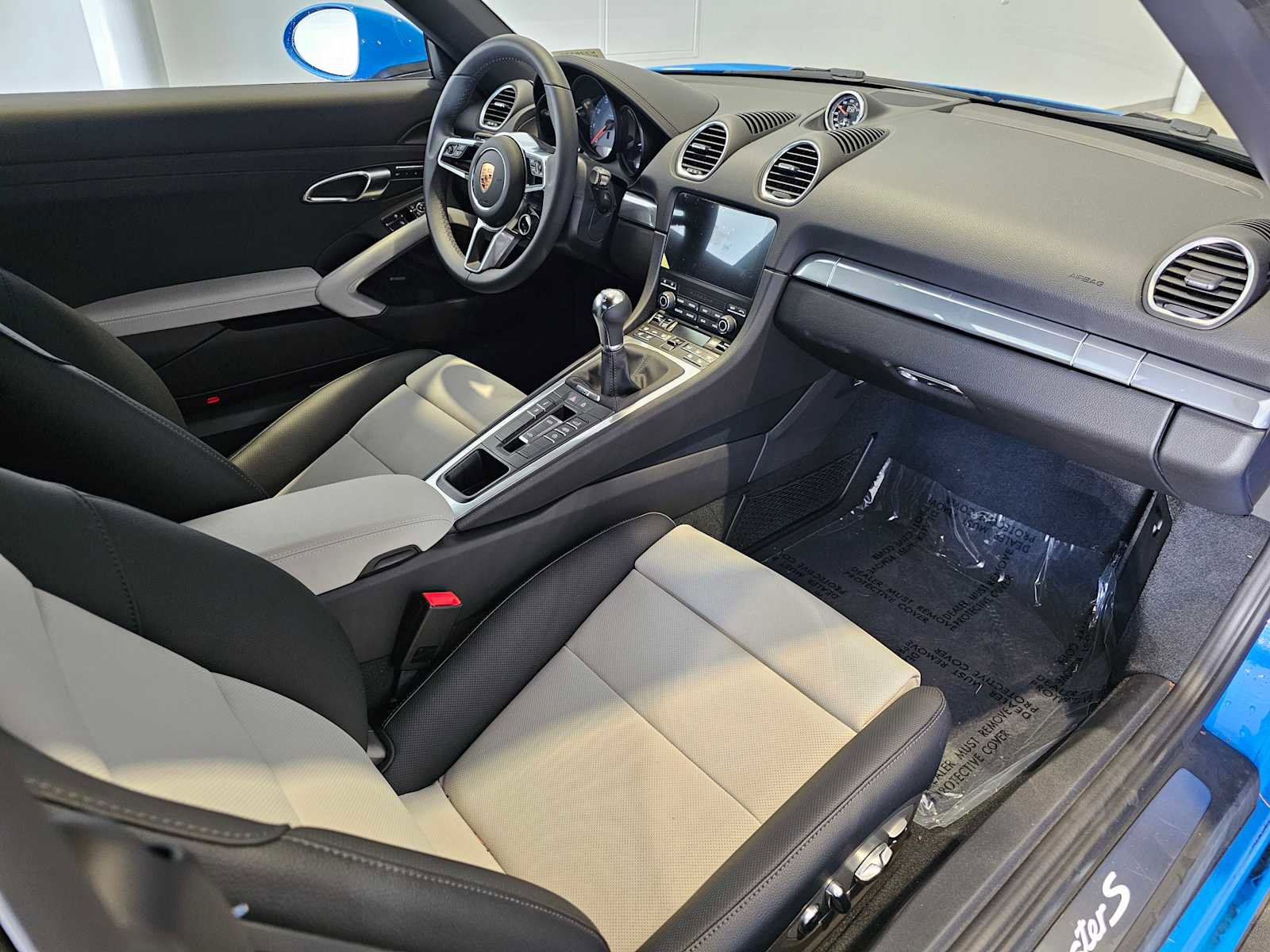 New 2025 Porsche 718 Boxster S image 15