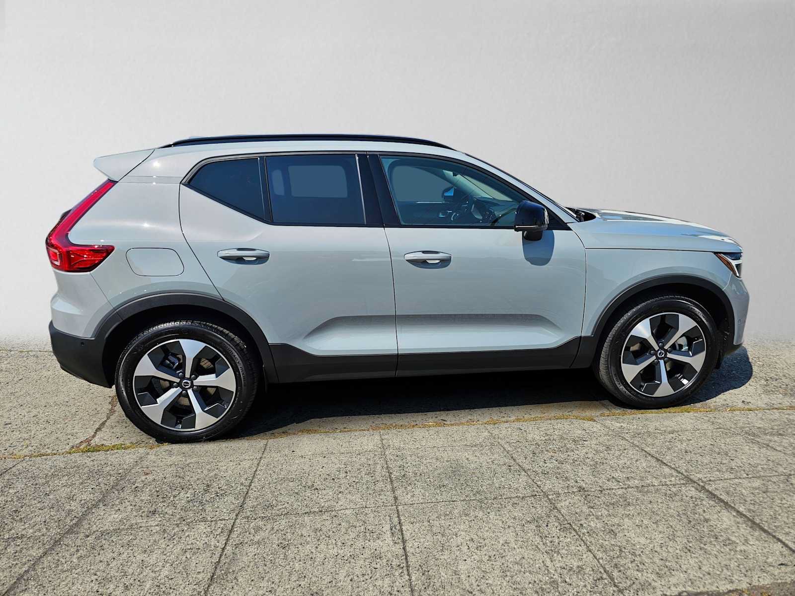 New 2026 Volvo XC40 B5 Plus w/ Protection Package Premier AWD/4WD image 2