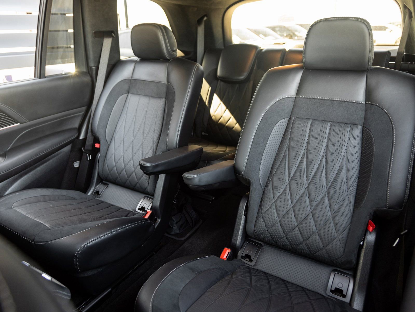 Used 2025 Mercedes-Benz GLS 63 AMG 4MATIC image 27