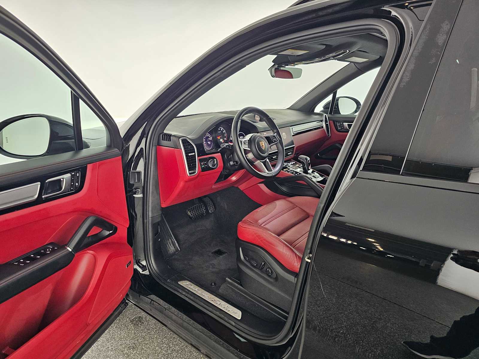 Used 2022 Porsche Cayenne Platinum Edition image 19