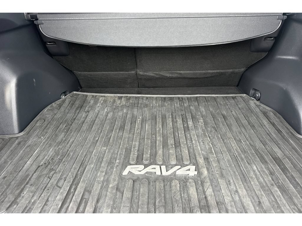 Certified 2020 Toyota RAV4 XLE w/ Convenience Package AWD/4WD image 17