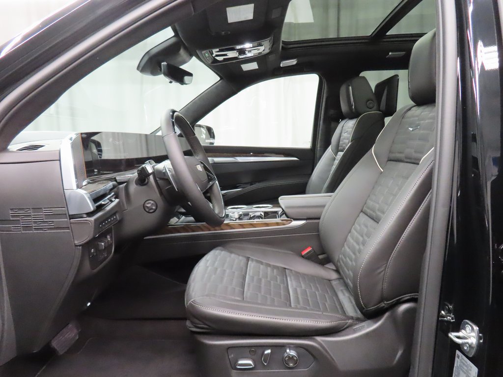 Used 2026 Cadillac Escalade Platinum Sport w/ LPO, Floor Liner Package AWD/4WD image 9
