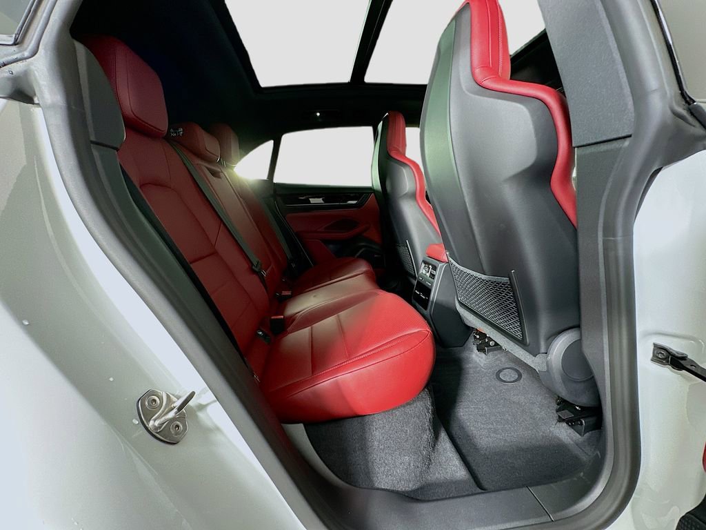 Certified 2025 Porsche Macan Electric image 29