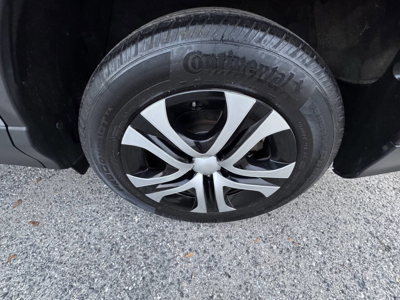 Used 2018 Toyota RAV4 LE w/ All Weather Liner Package image 38