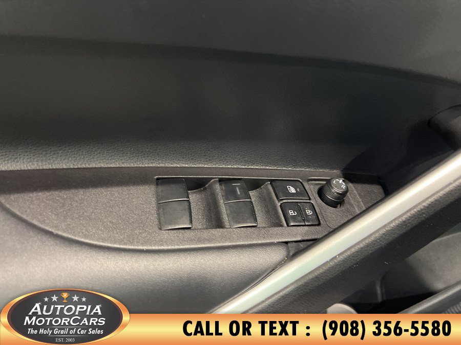 Used 2025 Toyota Corolla Cross LE w/ Moonroof Package FWD image 14