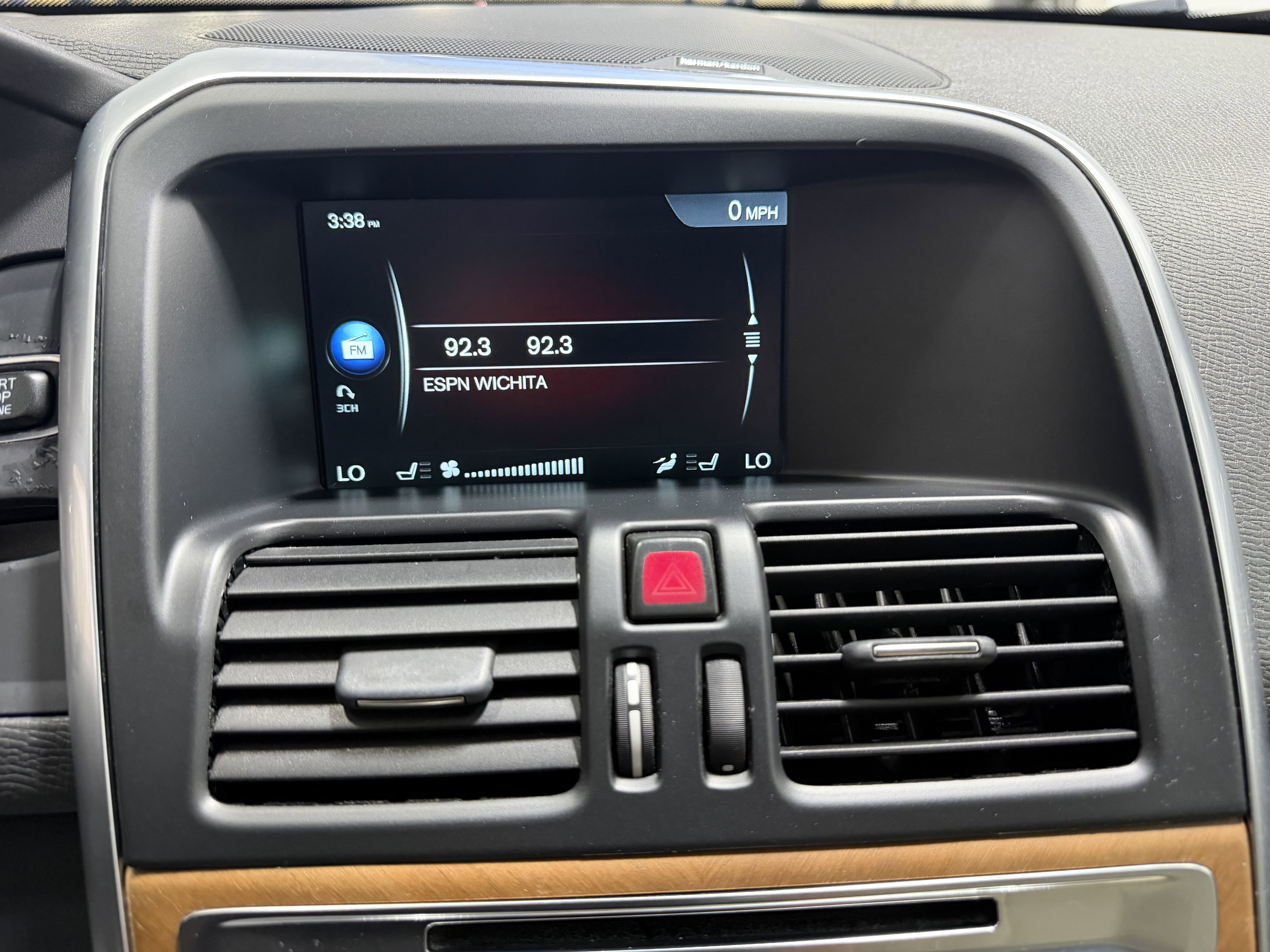Used 2015 Volvo XC60 T6 Platinum FWD image 15