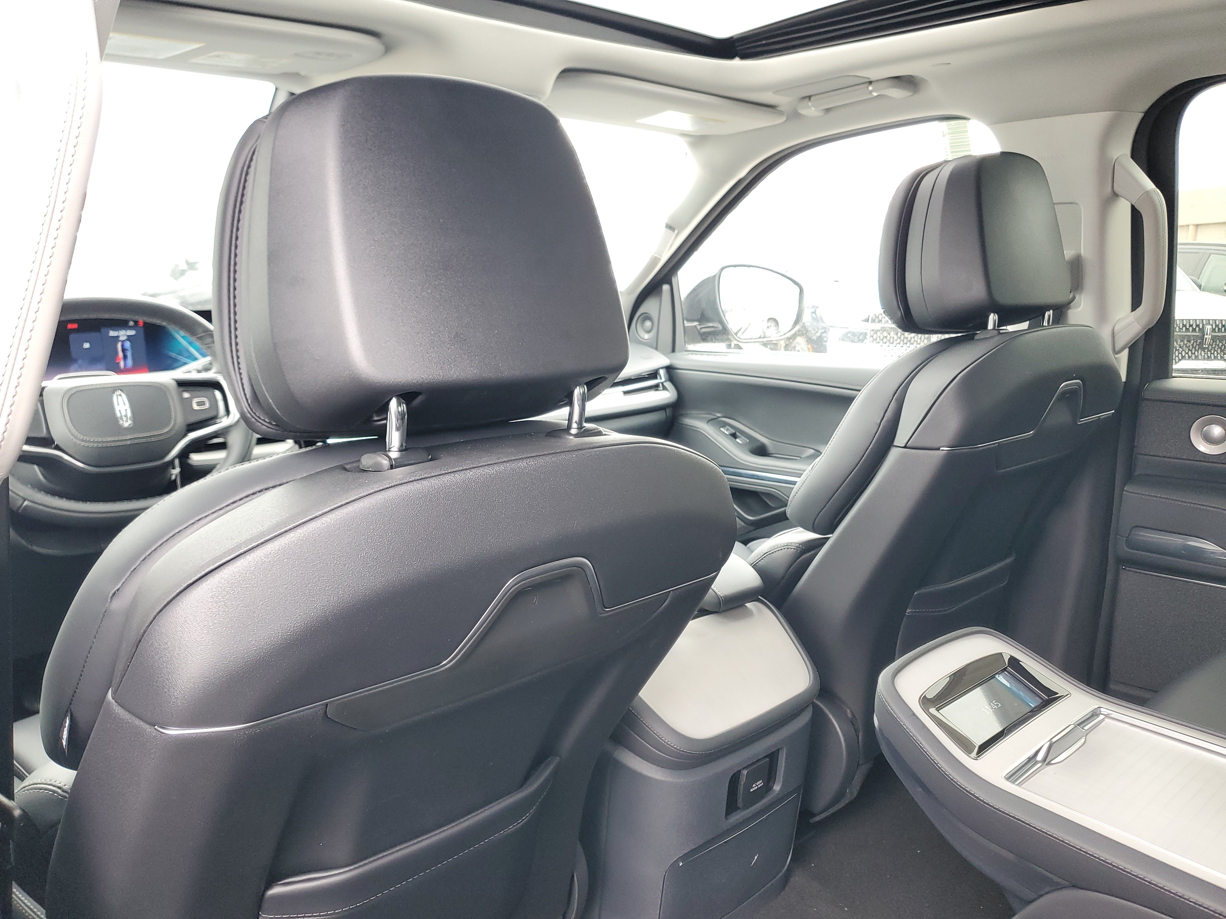 New 2026 Lincoln Navigator Reserve AWD/4WD image 28