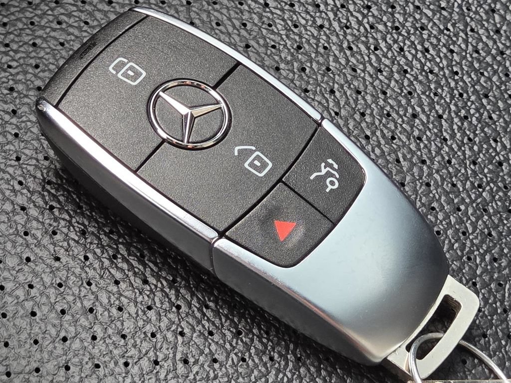 Used 2025 Mercedes-Benz GLE 350 4MATIC image 34