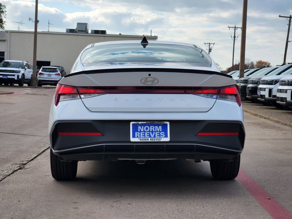 Used 2025 Hyundai Elantra Sport image 6