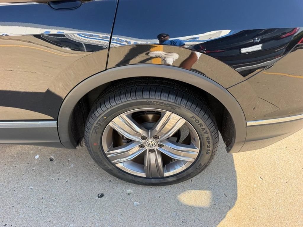 Used 2019 Volkswagen Tiguan SEL Premium AWD/4WD image 6