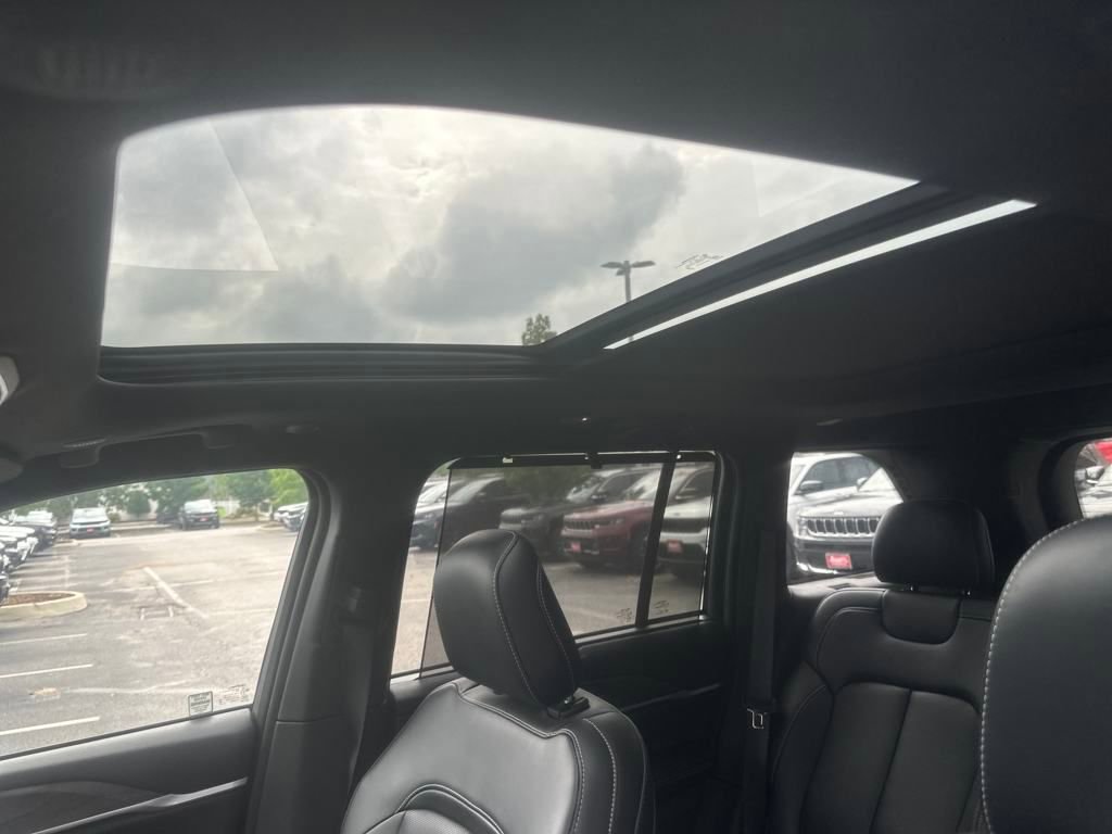 New 2024 Jeep Grand Cherokee Limited 4xe w/ Luxury Tech Group II image 17