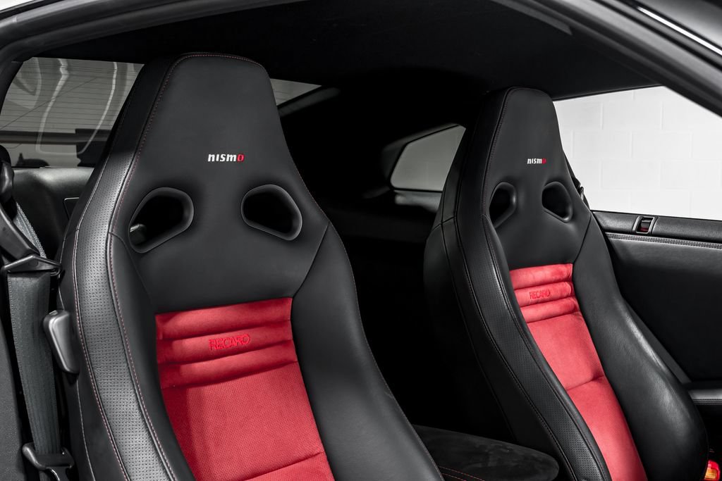 Used 2016 Nissan GT-R NISMO AWD/4WD image 31