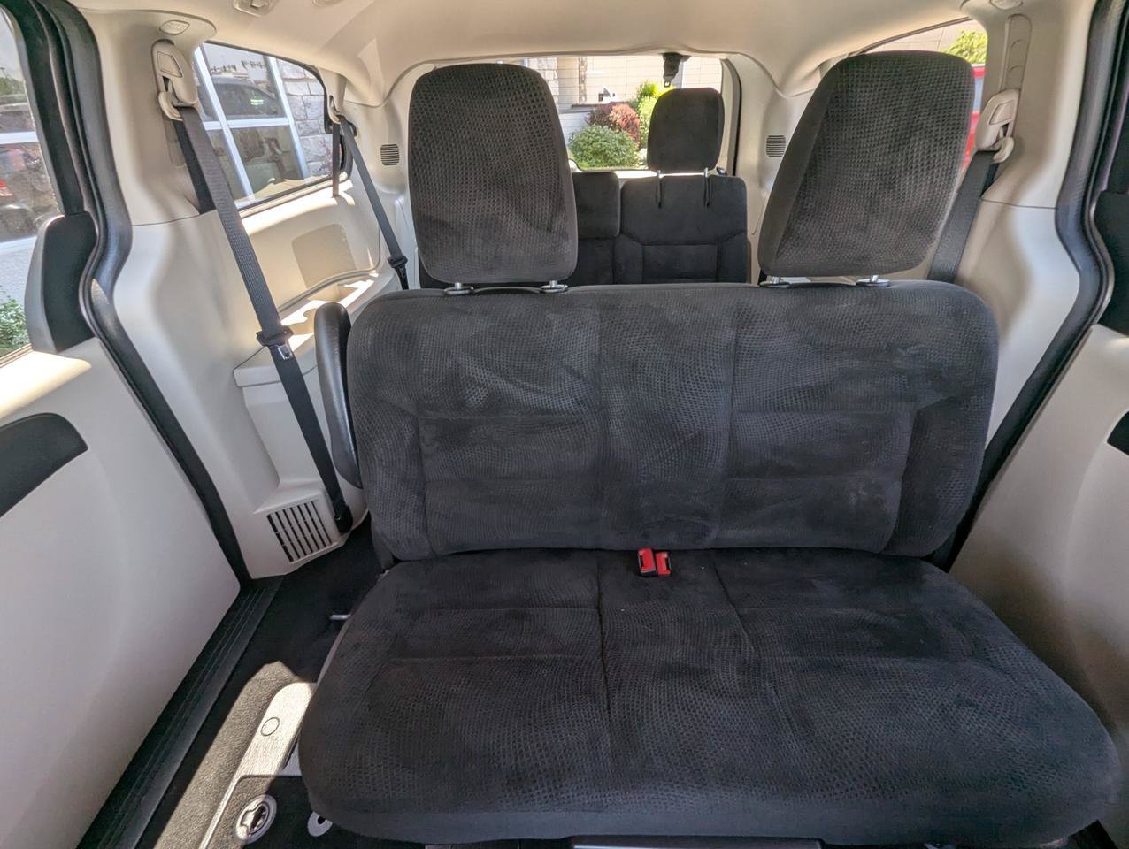 Used 2018 Dodge Grand Caravan SE w/ UConnect Hands-Free Group FWD image 19