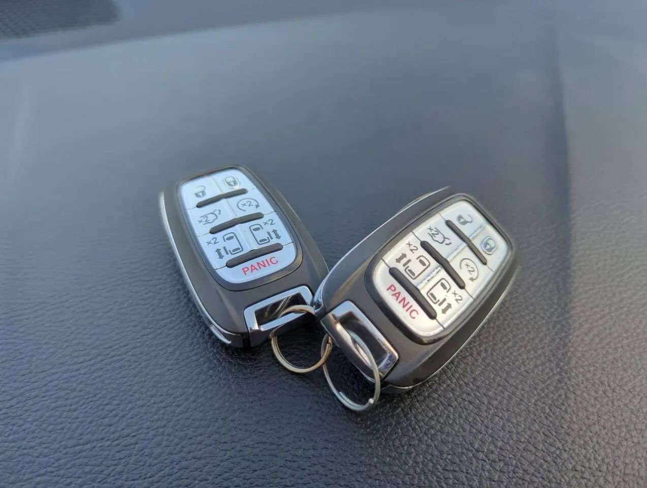 Used 2023 Chrysler Pacifica Limited FWD image 29
