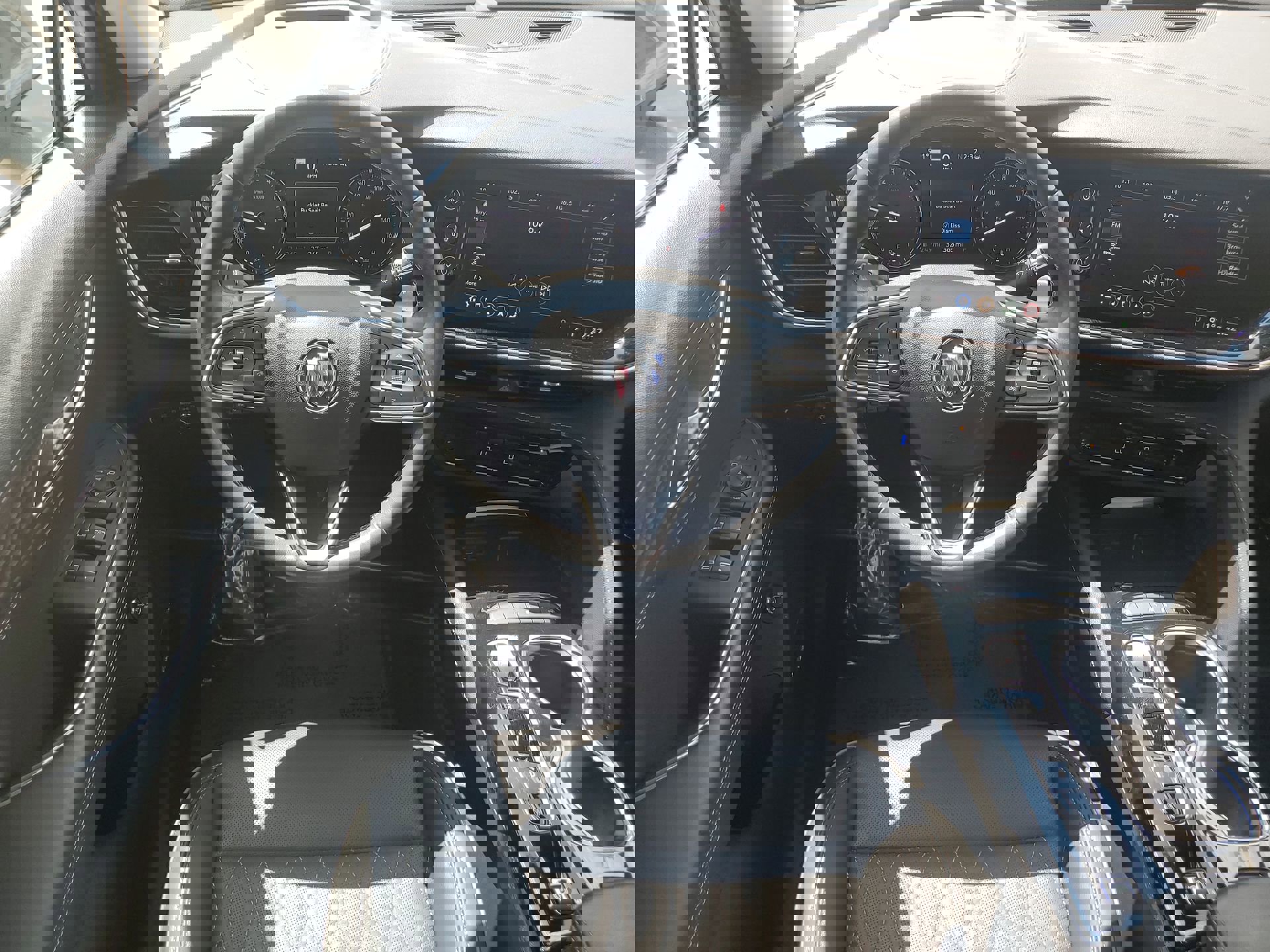Certified 2022 Buick Envision Avenir w/ Technology Package II image 18