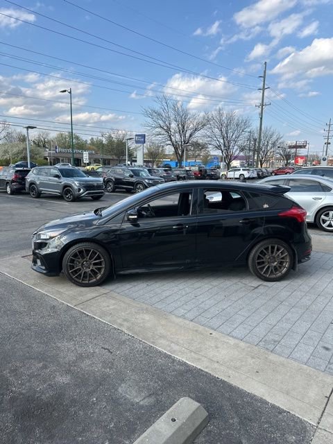 Used 2017 Ford Focus ST image 12