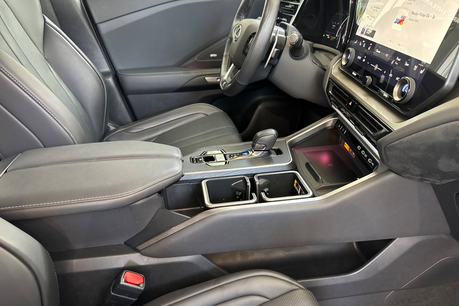 Certified 2026 Lexus TX 500h AWD w/ Technology Package image 21