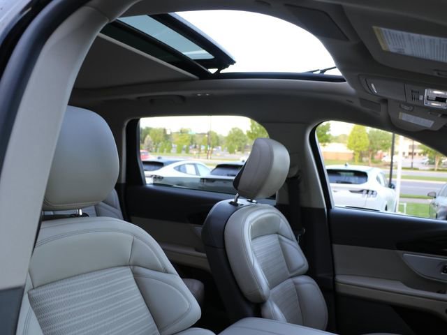 Used 2024 Lincoln Nautilus Reserve w/ Equipment Group 203A AWD/4WD image 8