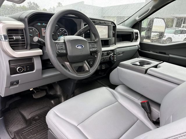 Used 2023 Ford F550 2WD Regular Cab Super Duty image 9