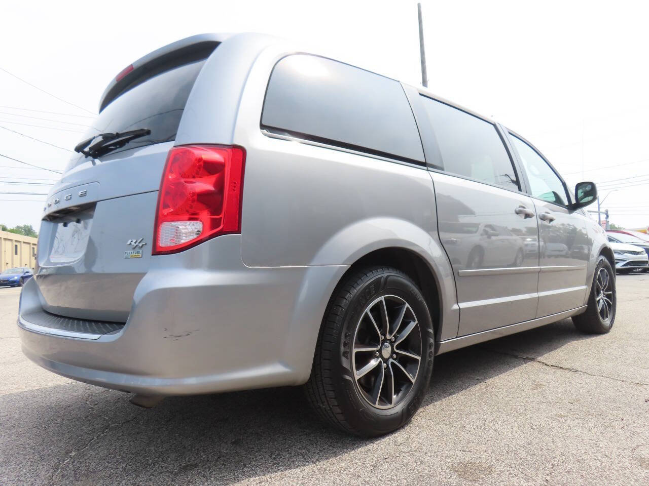 Used 2016 Dodge Grand Caravan R/T FWD image 25