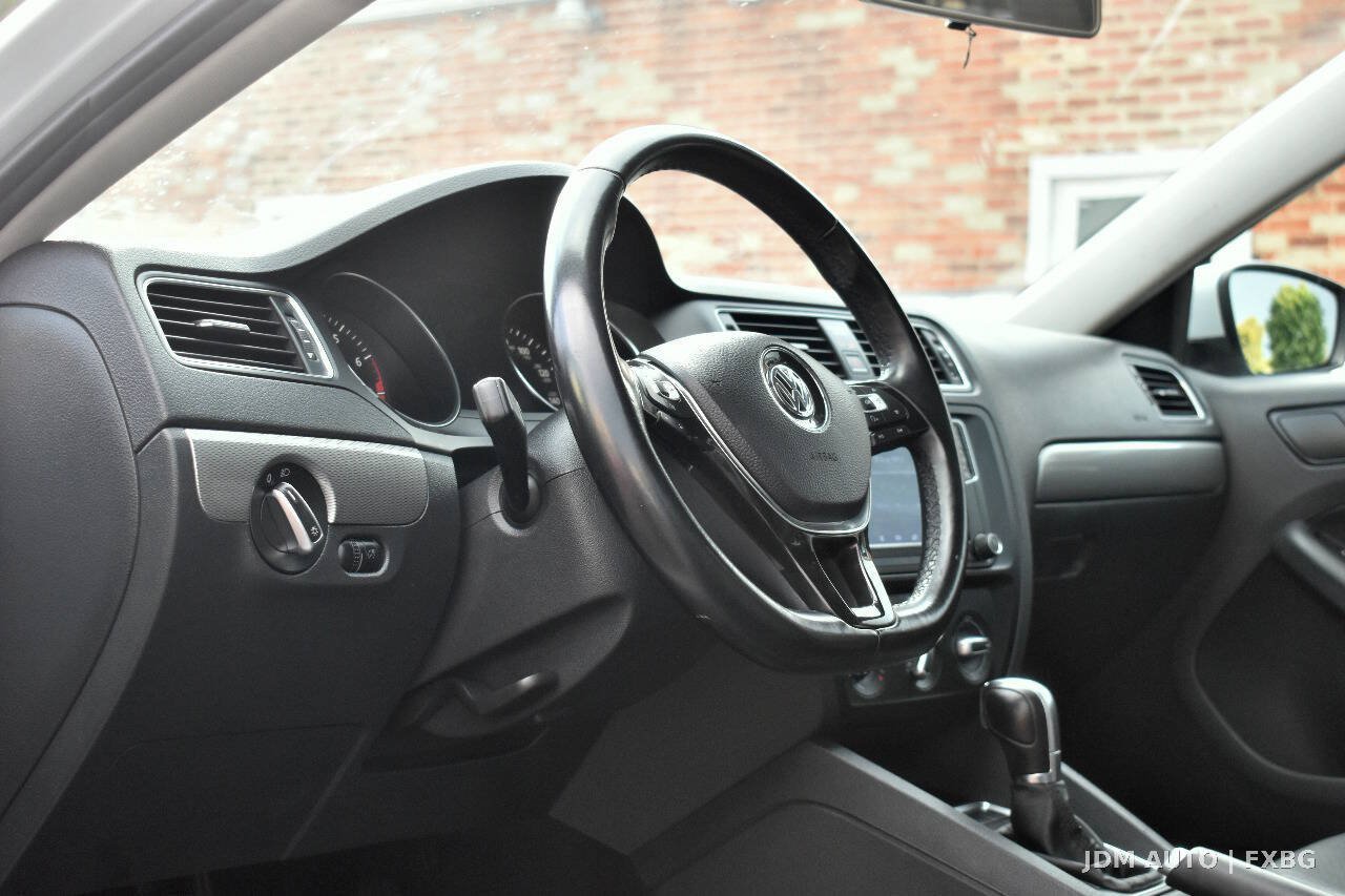 Used 2017 Volkswagen Jetta SE FWD image 18