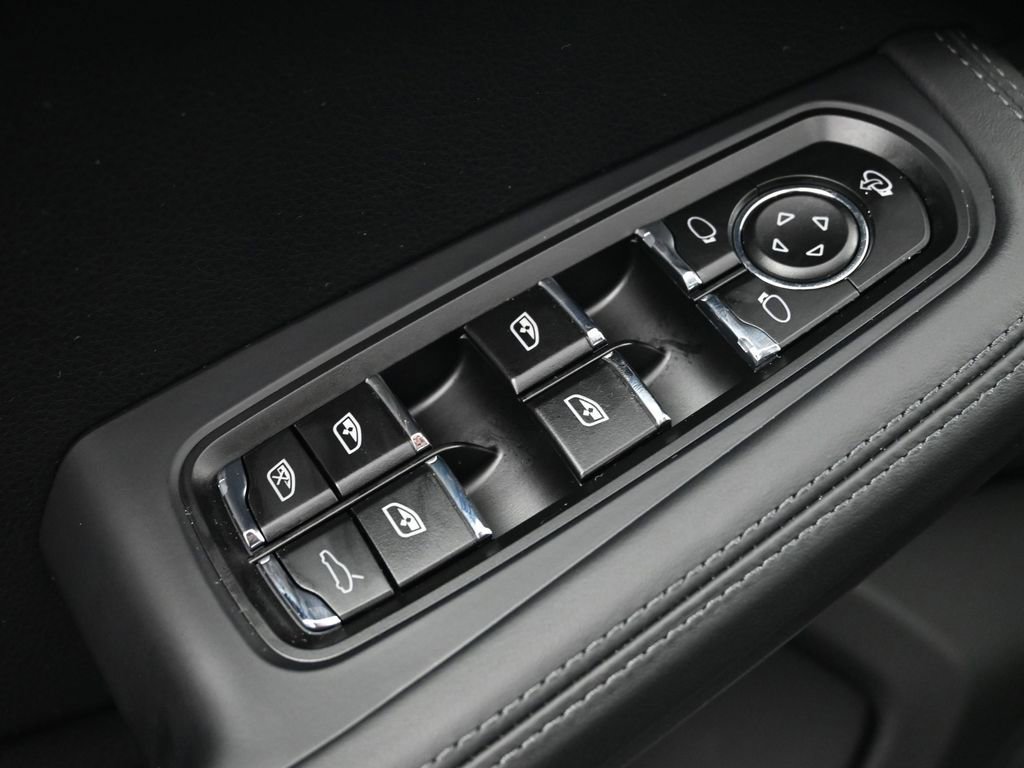 Certified 2026 Porsche Macan image 19