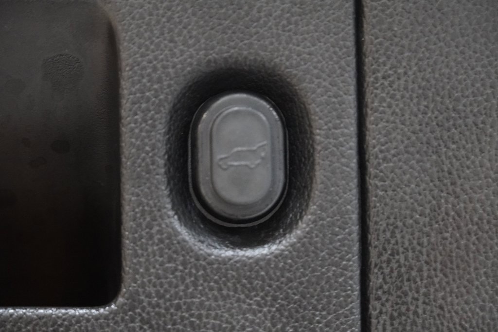 Used 2018 Chevrolet Tahoe Premier image 12