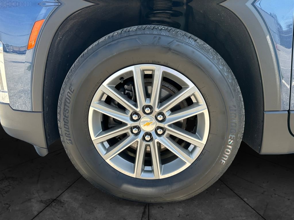 Used 2023 Chevrolet Traverse LT w/ Rear Camera Mirror Package image 14