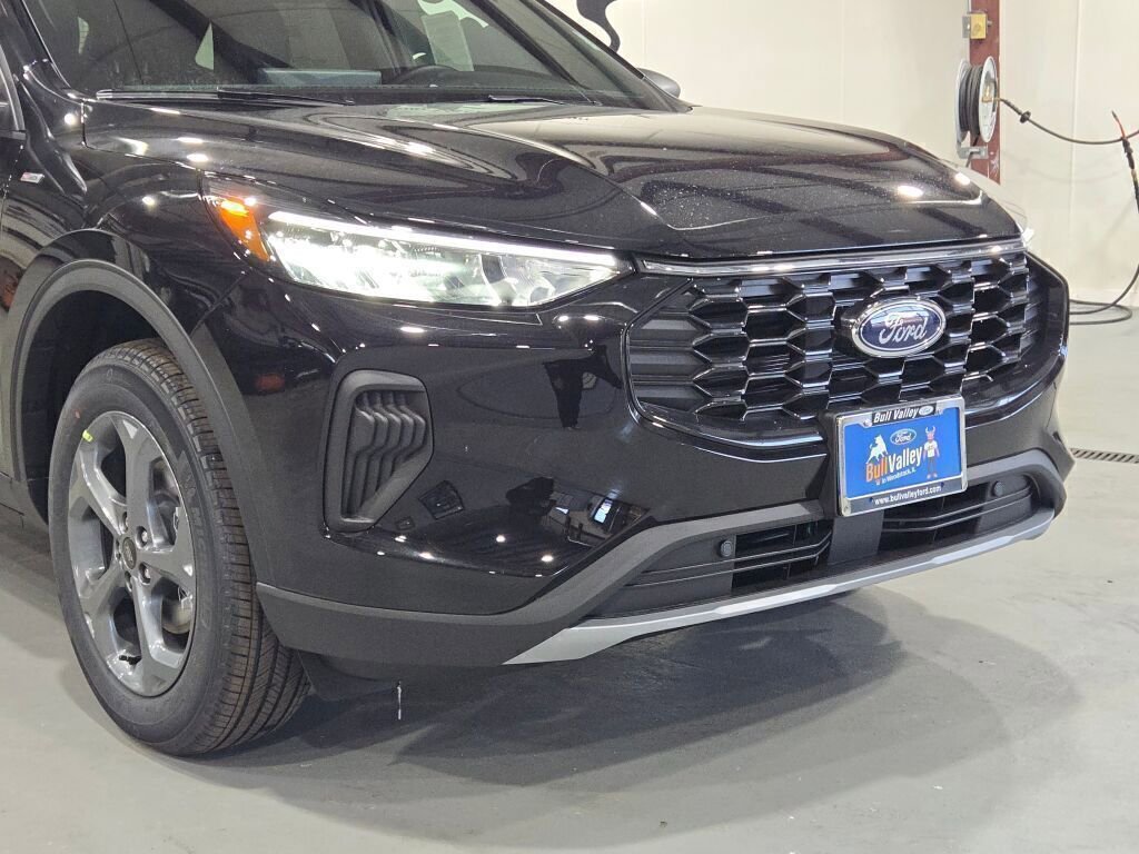 New 2025 Ford Escape ST-Line w/ Tech Pack #1 image 2