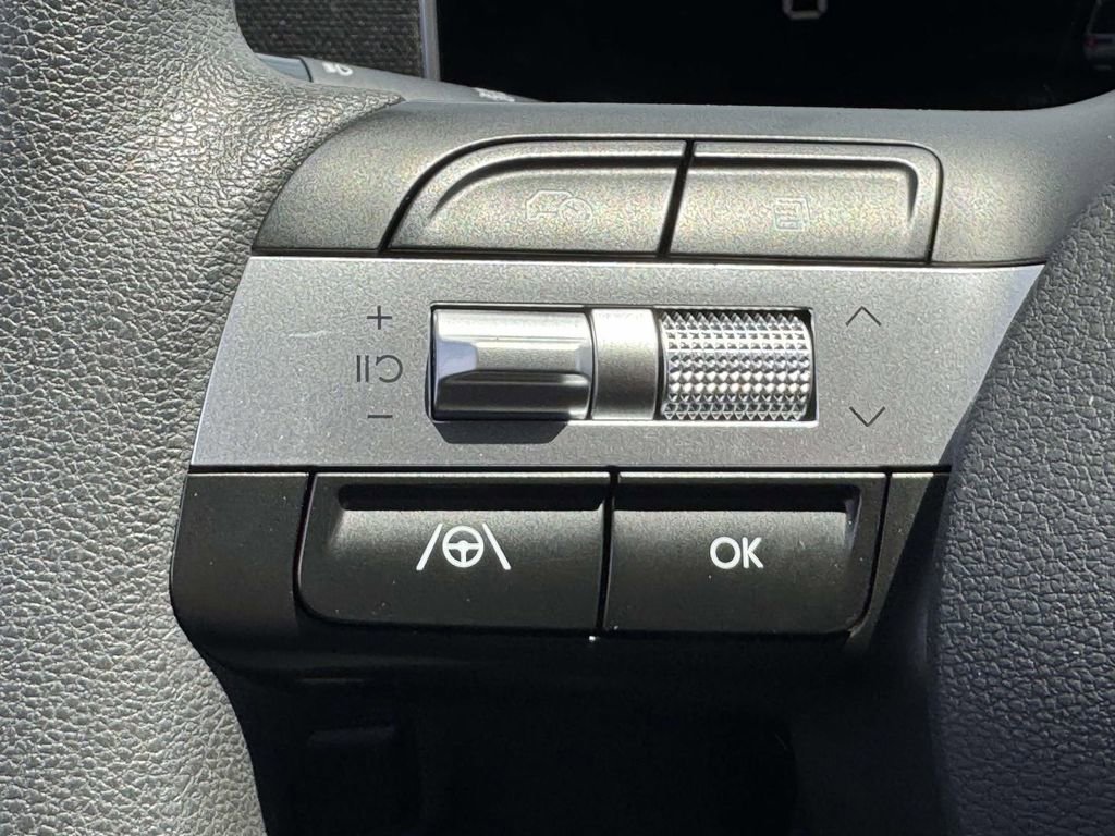 Used 2025 Hyundai Santa Cruz SEL AWD/4WD image 18