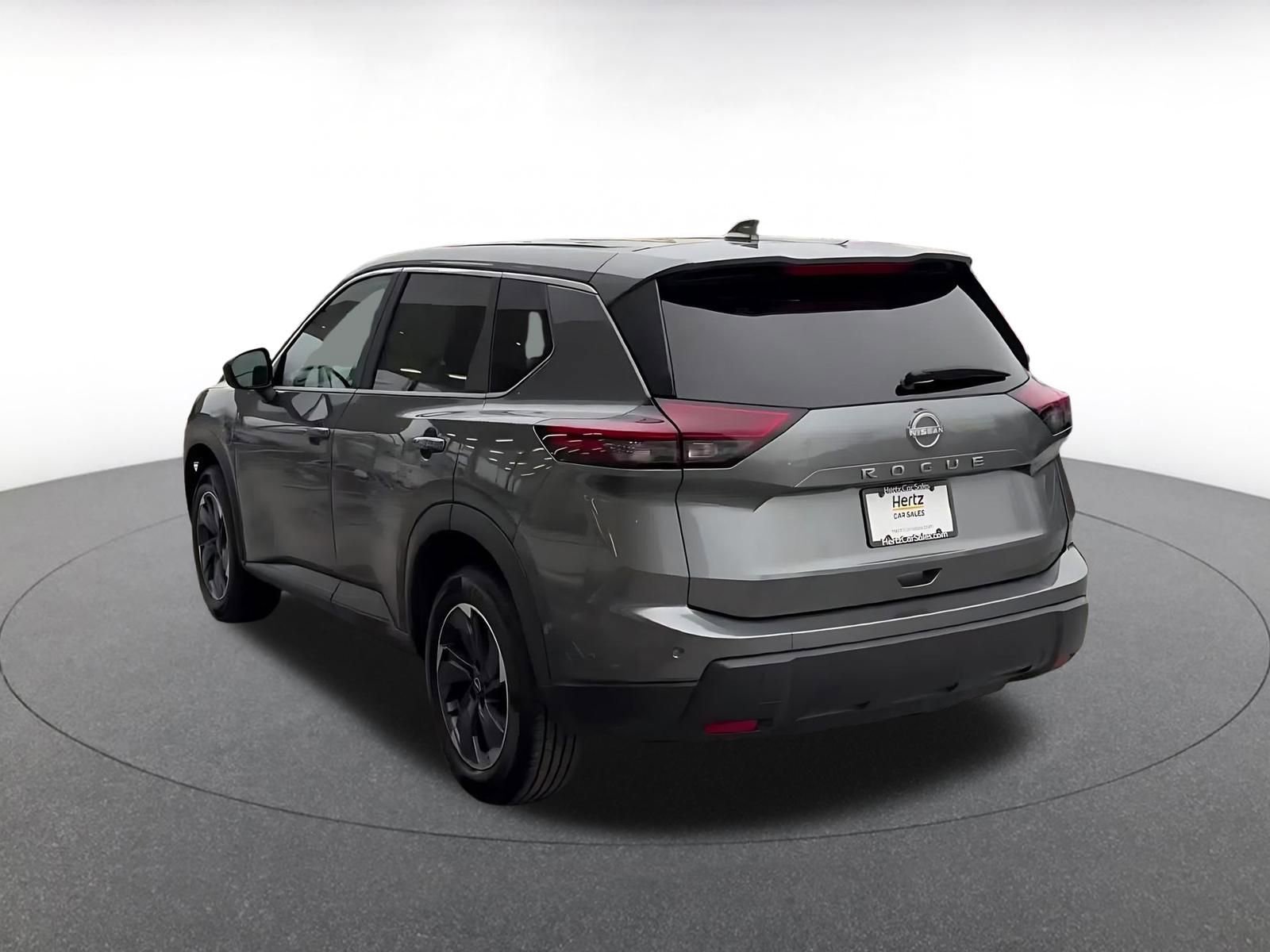 Used 2025 Nissan Rogue SV image 11