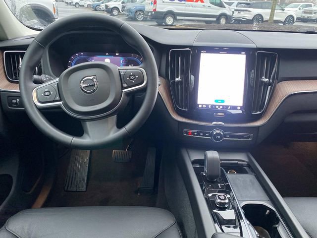 Used 2022 Volvo XC60 B5 Momentum image 8