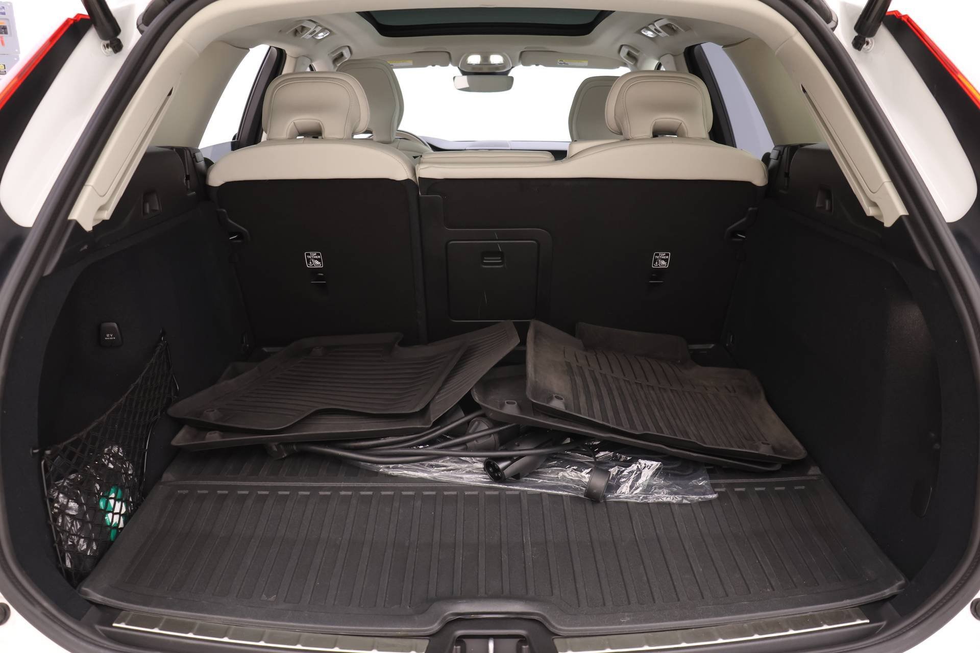 Certified 2025 Volvo XC60 T8 Ultra w/ Protection Package Premier image 20