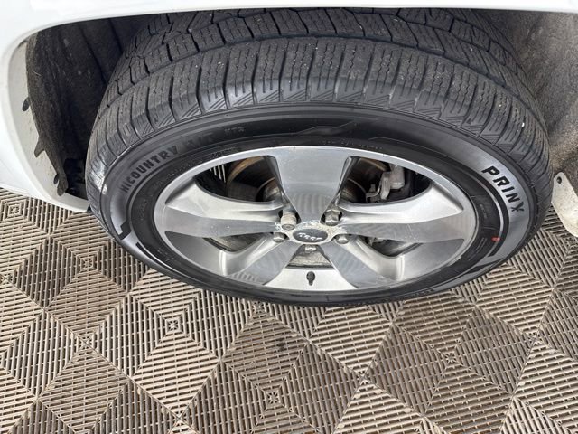 Used 2014 Jeep Grand Cherokee Overland AWD/4WD image 28