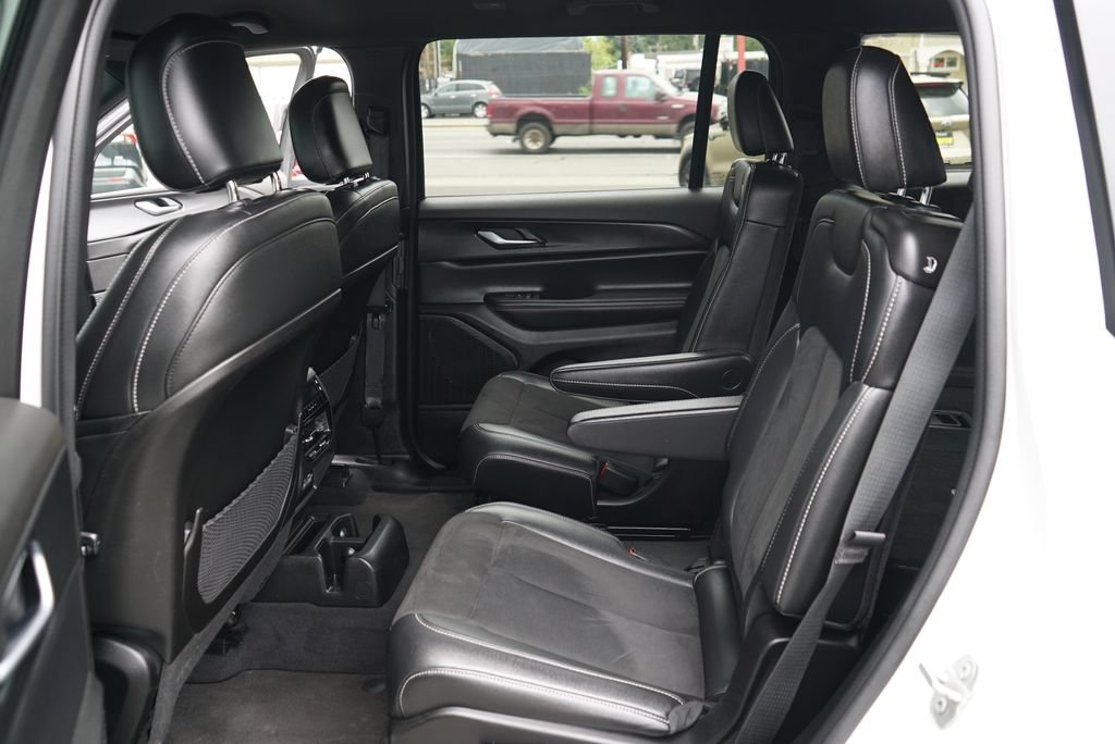 Used 2023 Jeep Grand Cherokee L Laredo AWD/4WD image 11