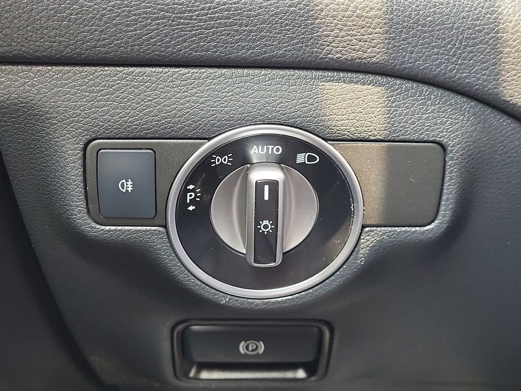 Used 2019 Mercedes-Benz CLA 250 4MATIC image 35