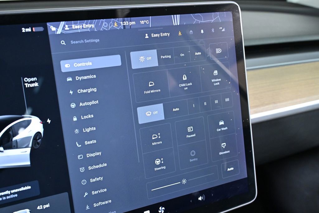 Used 2021 Tesla Model 3 Standard Range Plus image 14