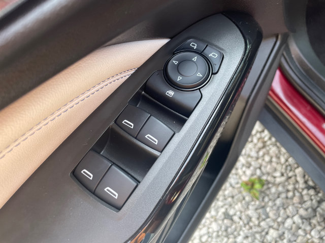 Used 2025 Chevrolet Trax LT w/ LT Convenience Package FWD image 26