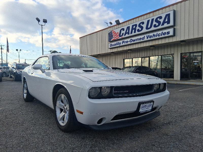 Used 2014 Dodge Challenger SXT RWD image 3