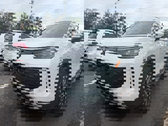 Used 2025 Volkswagen Tiguan S image 5